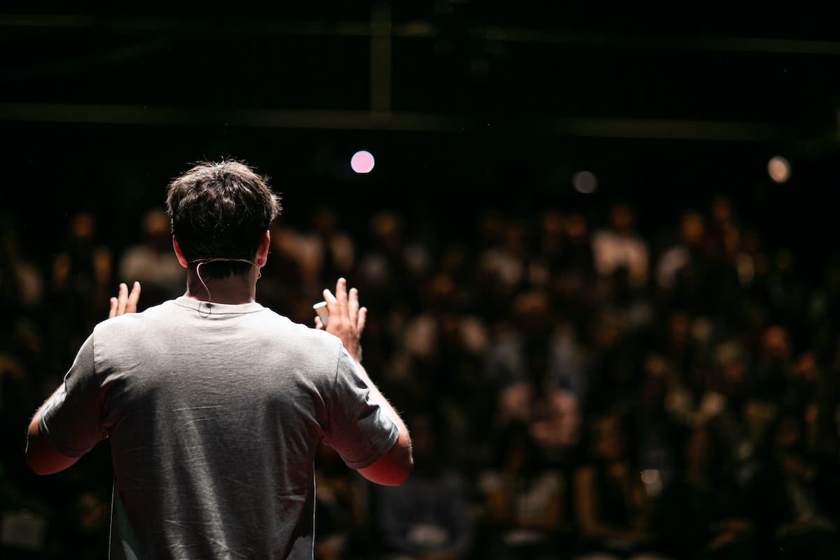 What is a keynote speaker? and how to find the best speaker for your  event! - Ross Dawson